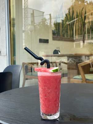 آب هندوانه کافی شاپ لانیا